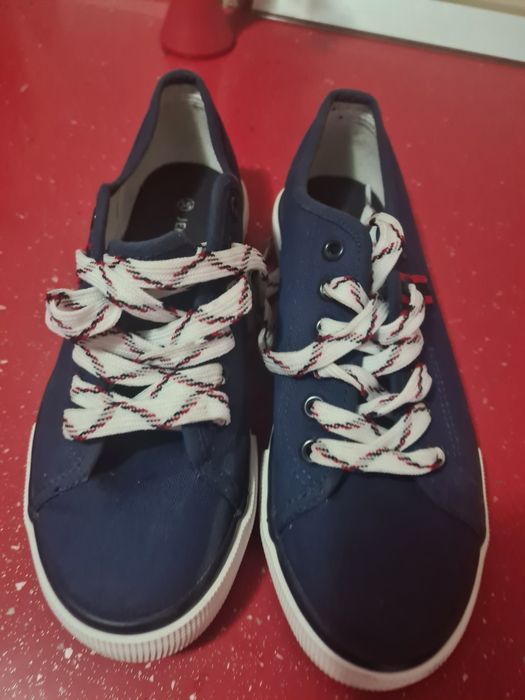 Tenesi albastri mar 38 ca noi la 40 lei Timișoara