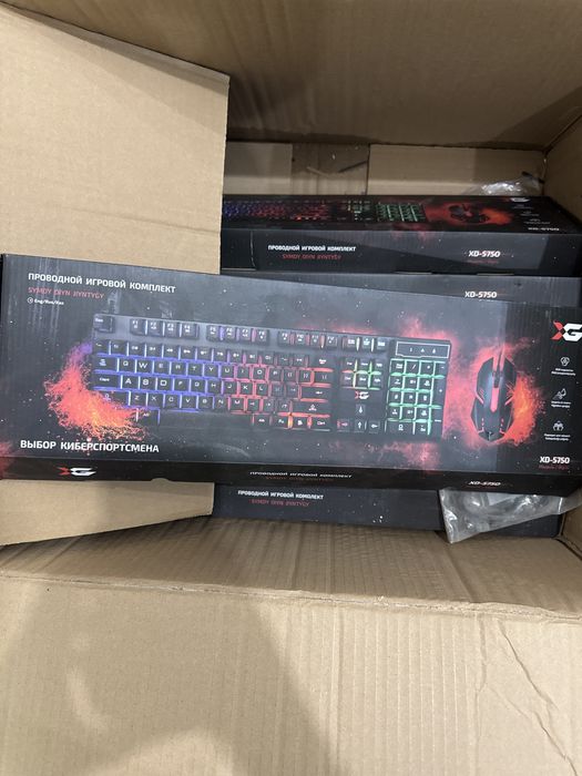 Продаю клавиатуру с мышкой