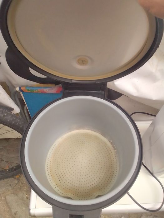 Vând oală electrică