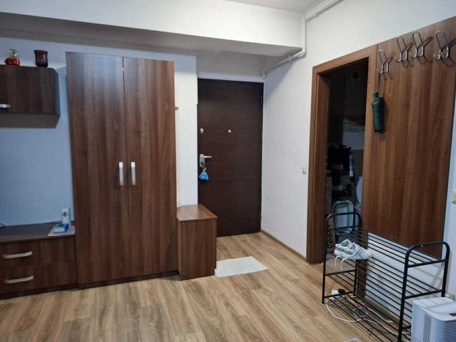 Ofer spre închiriere apartament cu două camere
