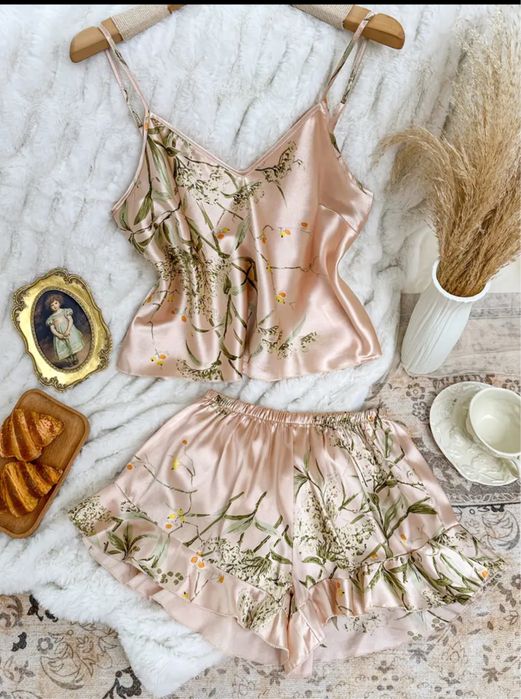 Продам атласный комплект для дома