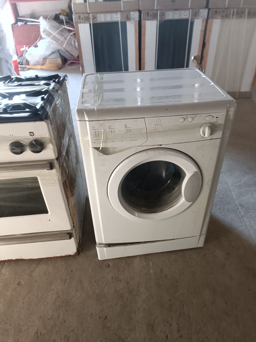 Продам стиральную машину Индезит