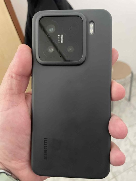 Xiaomi 15 nou negru