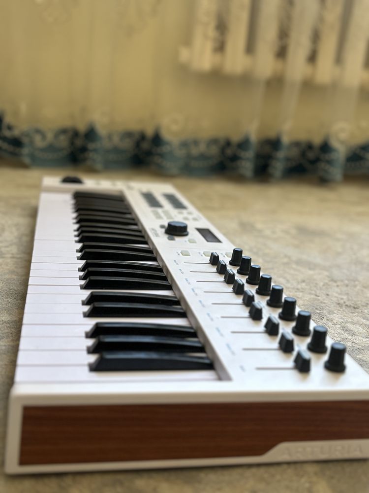 Midi клавиша Arturia KeyLab Essential 49