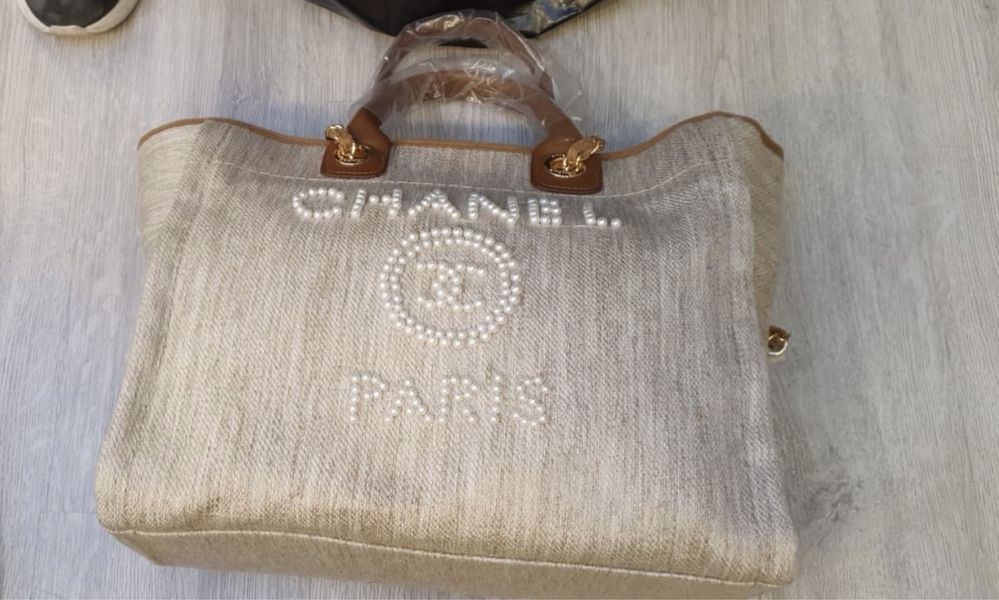 Geanta Chanel noua, cu eticheta