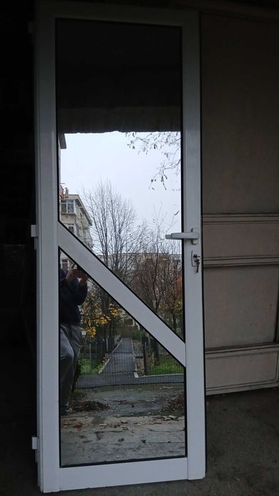 Usa termopan baie cu oglinda + toc  in stare buna