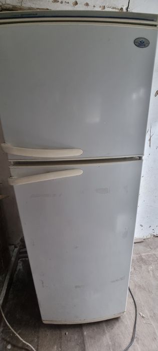 Продам двухкамерный холодильник атлант