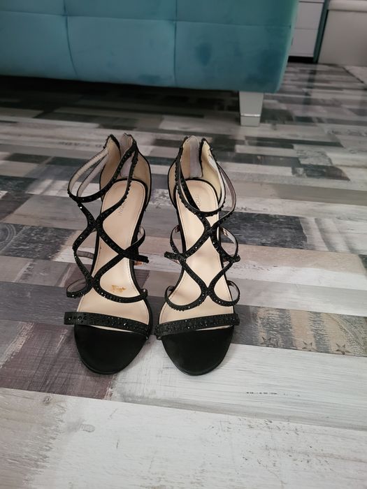 Sandale Motivi cu pietricele si fermoar calcai