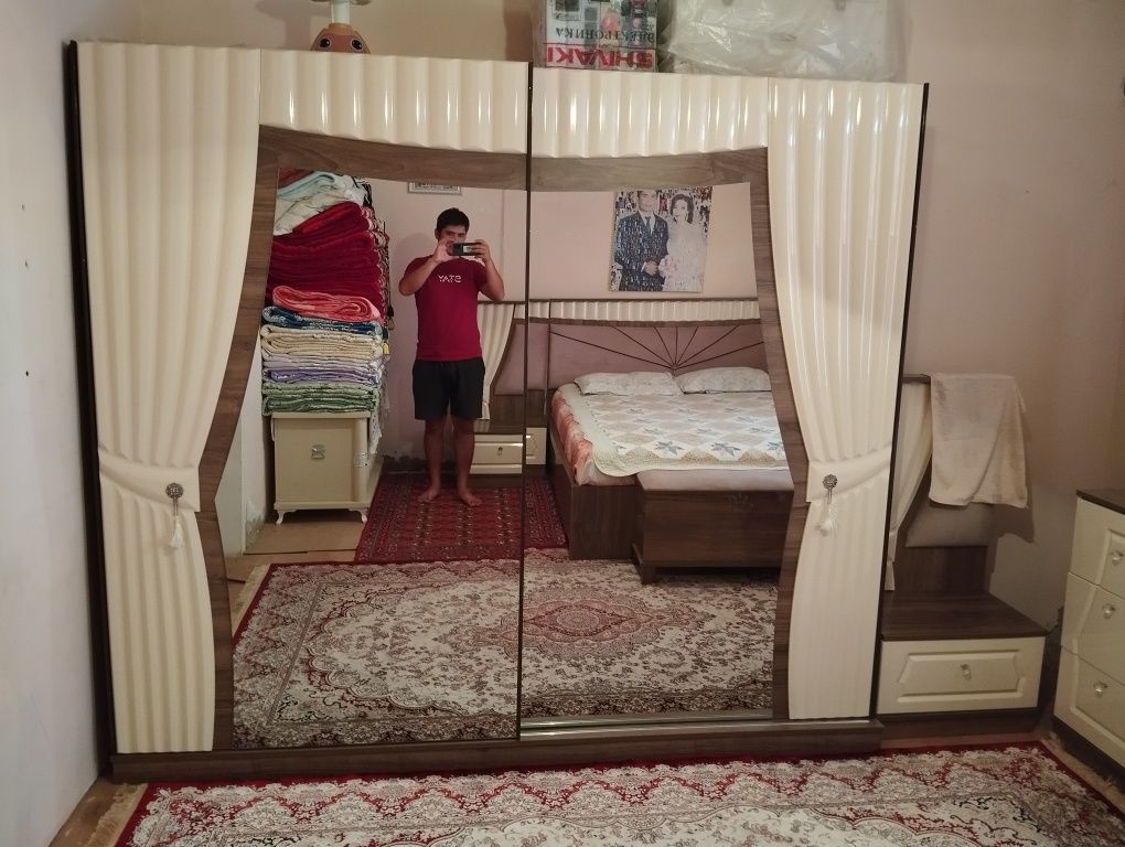Продается спальный горнитур