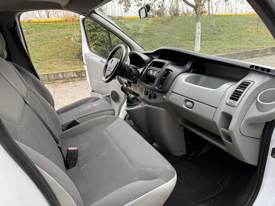 Opel Vivaro Renault Trafic 2.0 Cdti Euro 5 cu 3 Locuri si Marfa