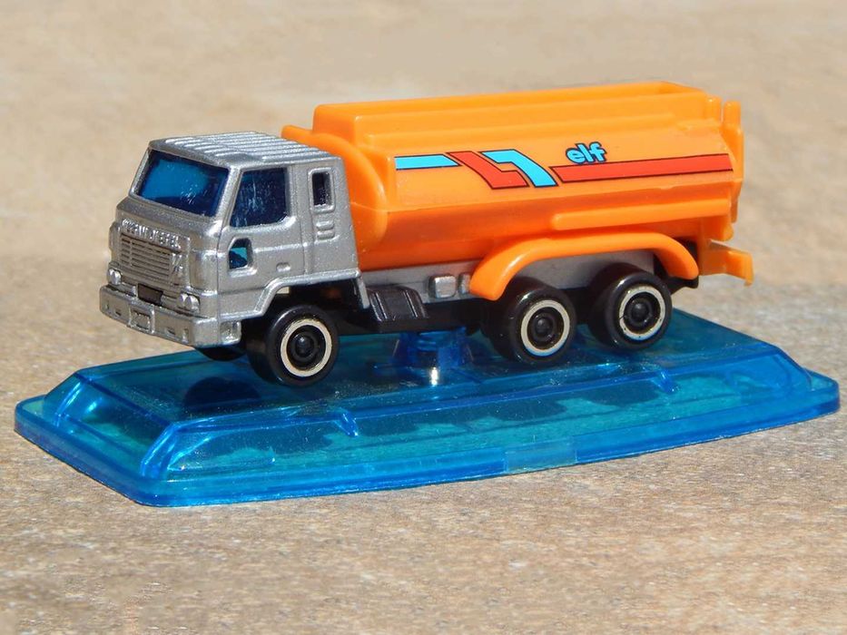 Macheta Nissan Diesel CW V8 Pilen Spania autocamion cisterna la cutie