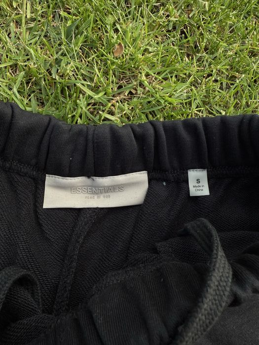 Pantaloni Scurti Essentials / Premium / 2025