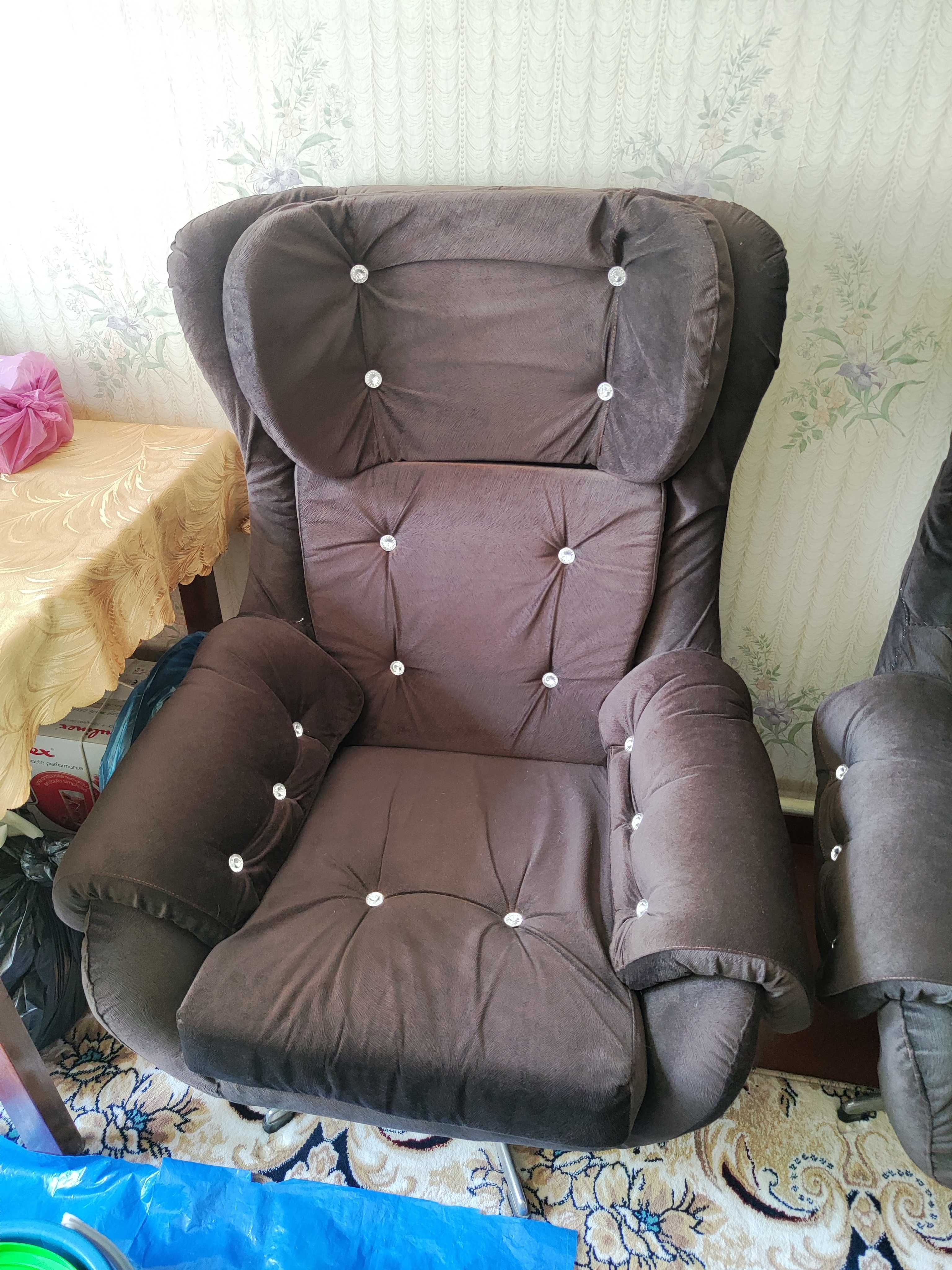Мягкие кресла (2 штуки), советские удобные и крепкие