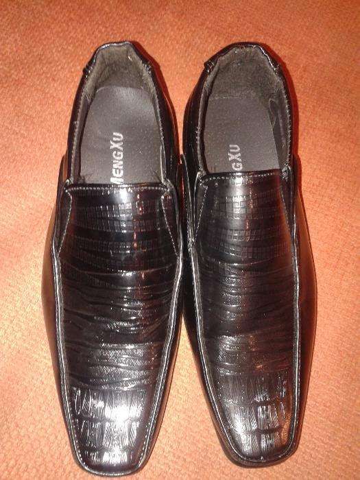 Vand pantofi baieti marimea 34