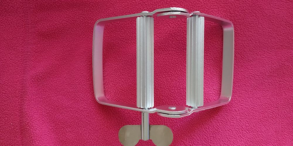 Уред за изцеждане на туби