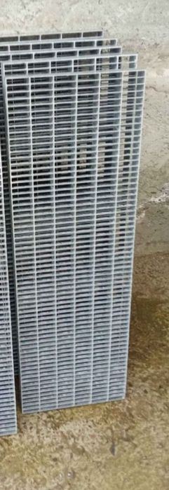 Trepte zincate la comanda