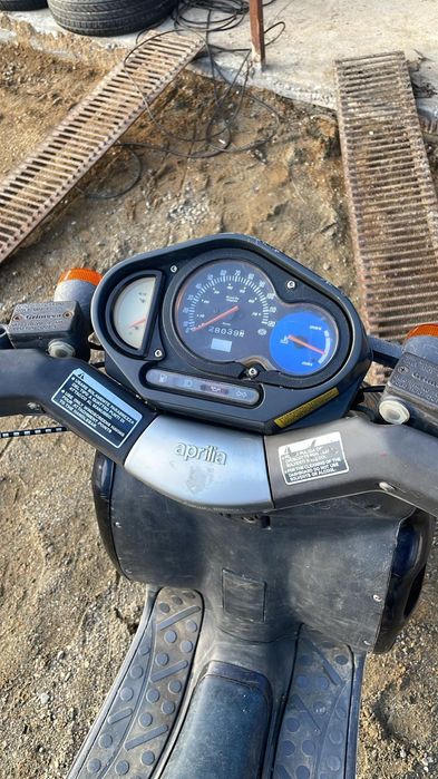 Vând scuter aprilia 80 2t