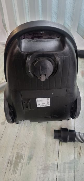 Прахосмукачка Philips Performer