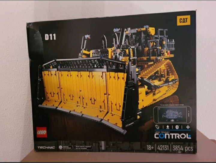 Lego 42131 CAT D11 бульдозер
