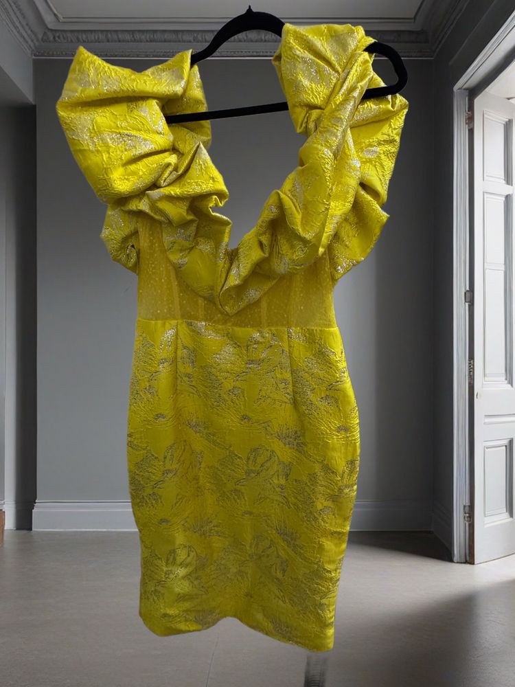 Rochie de ocazie galbena.