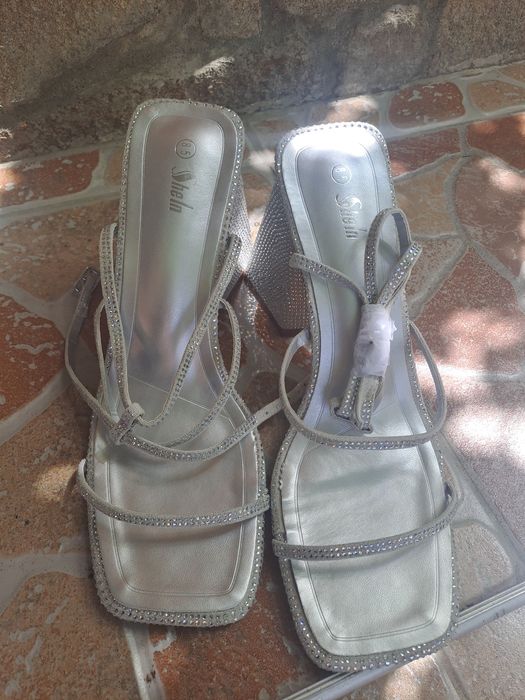 Елегантни сандали