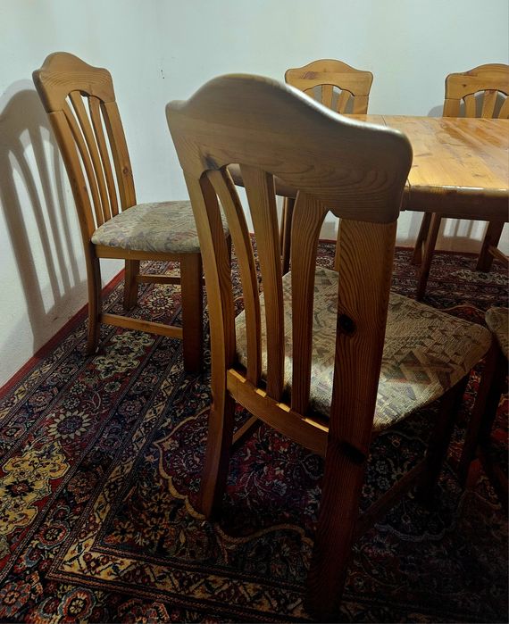 Masa rotunda extensibila si 6 scaune din lemn masiv