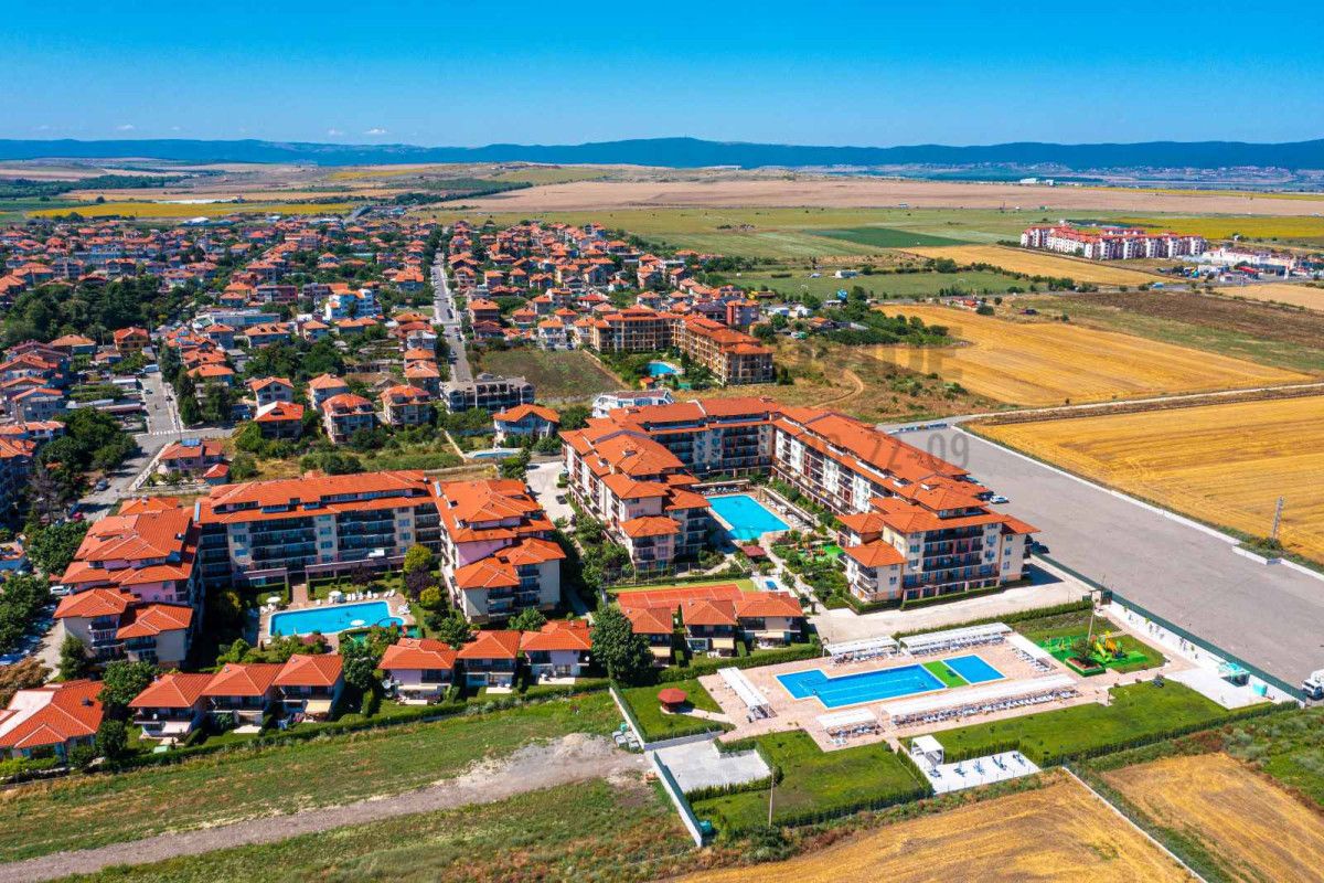 Продава се Тристаен апартамент в Ахелой - 94 кв.м за 713 €/кв.м - Снимка #2