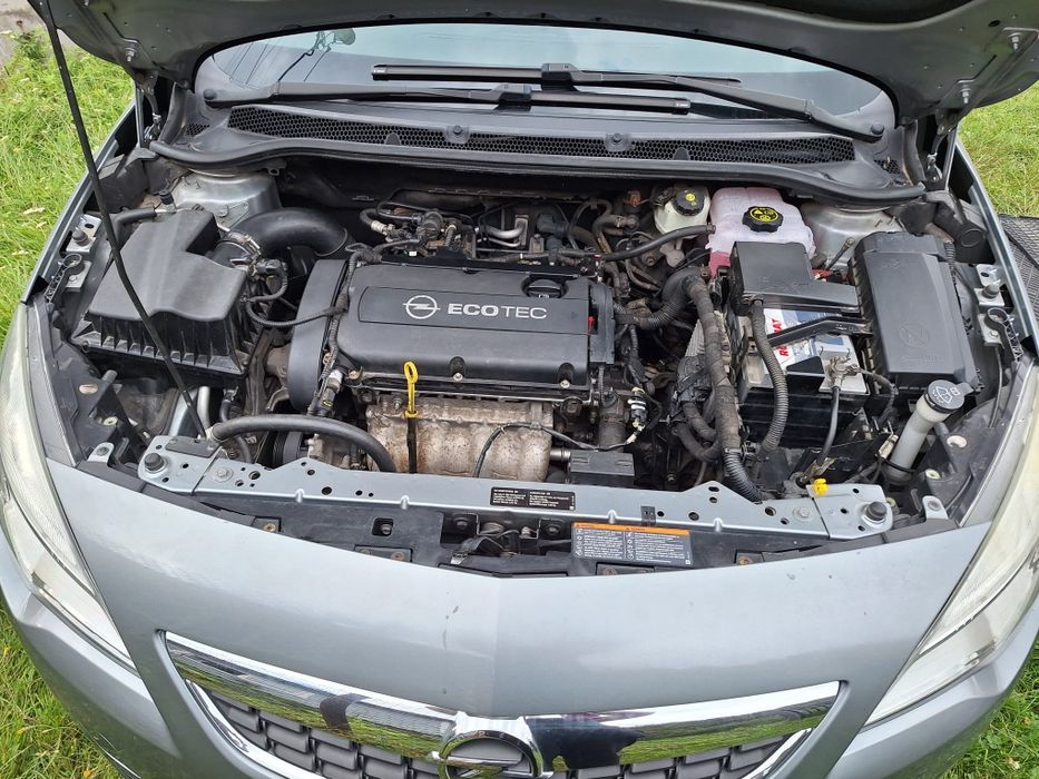 Opel astra j ,mașină de oraș