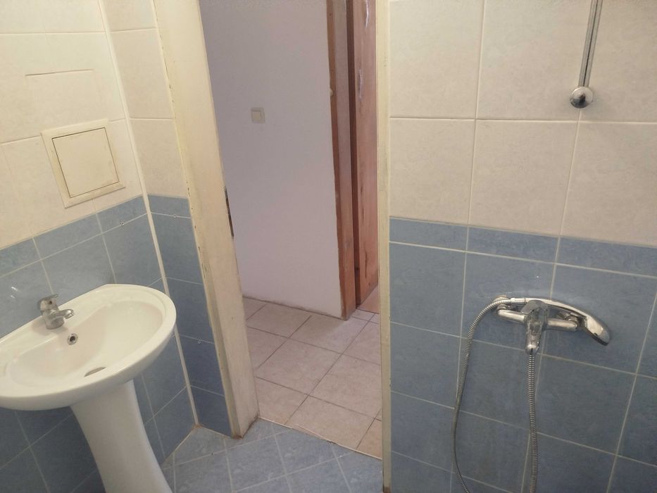 Продава маломерен тристаен, тухла, Белите брези