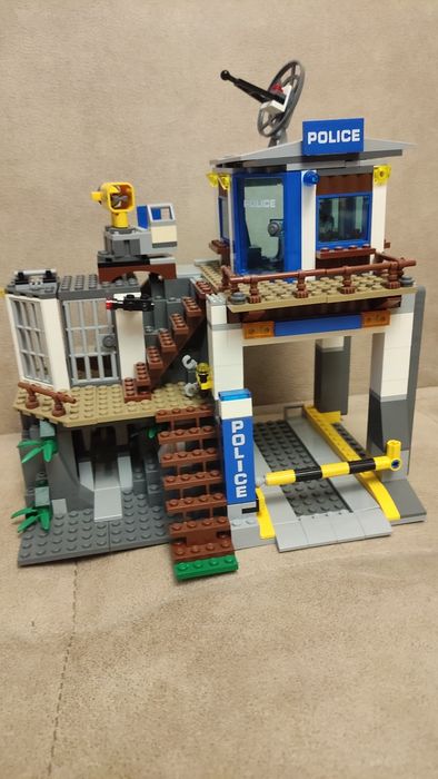 LEGO City 60174 - Полицейско управление в планината
