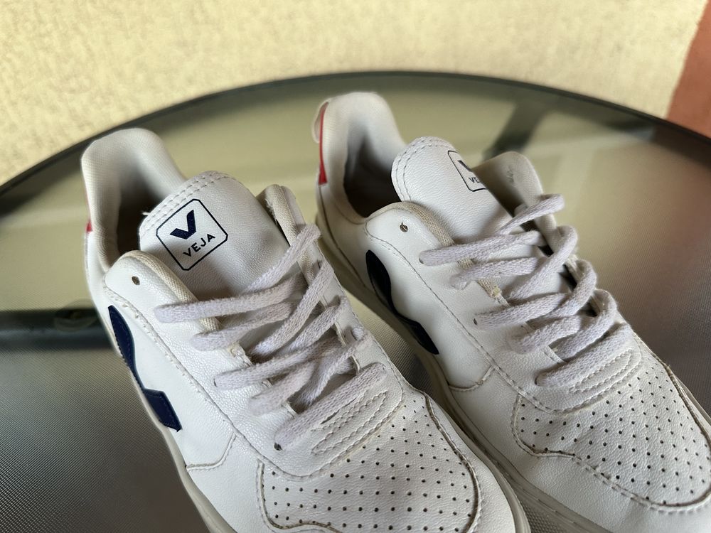 Veja white cobalt pekin 35.5