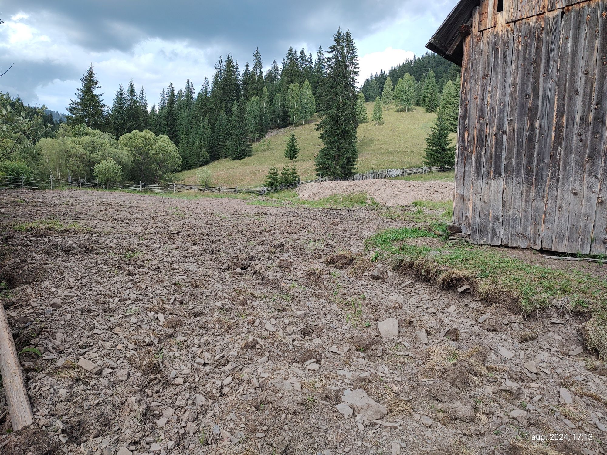 Vand doua  parcele la munte  in Bucovina