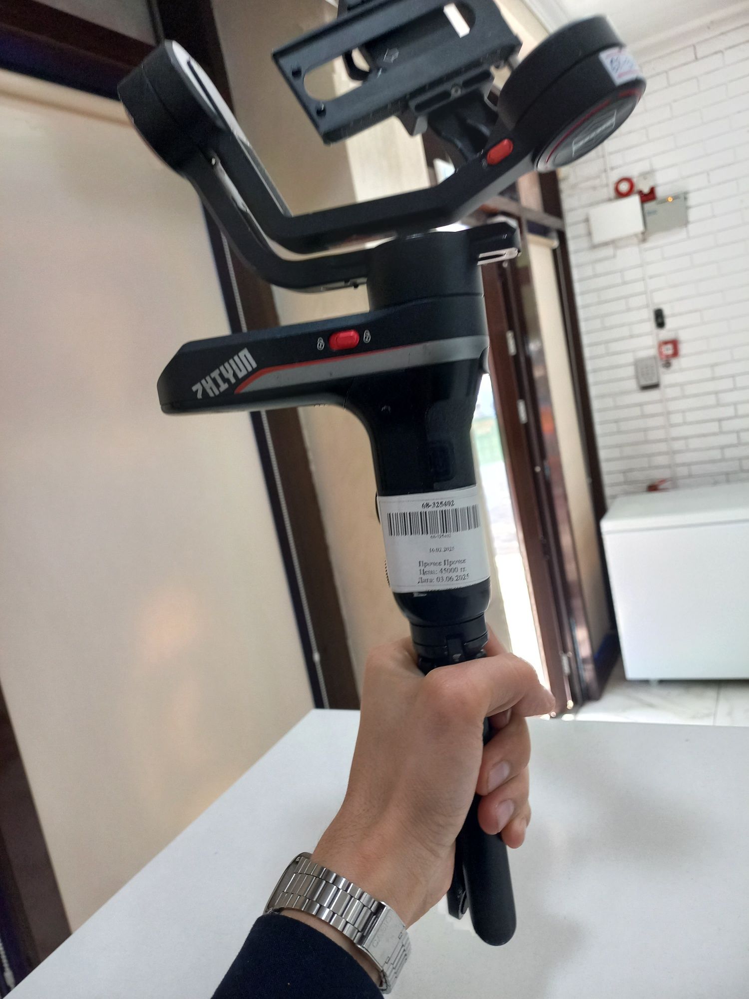 Продаётся Стабилизатор Zhiyun в хорошем качестве и состоянии