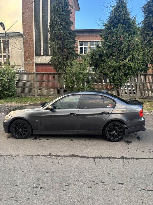 BMW E90 318i – 2.0 benzină, 129 CP, manuală 6 trepte – An 2006