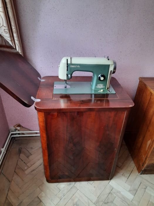 Masina cusut clasica, de colectie