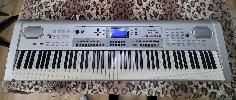 Orga pian digital Mele MLP-1200 153 voci,100 stiluri clape grele