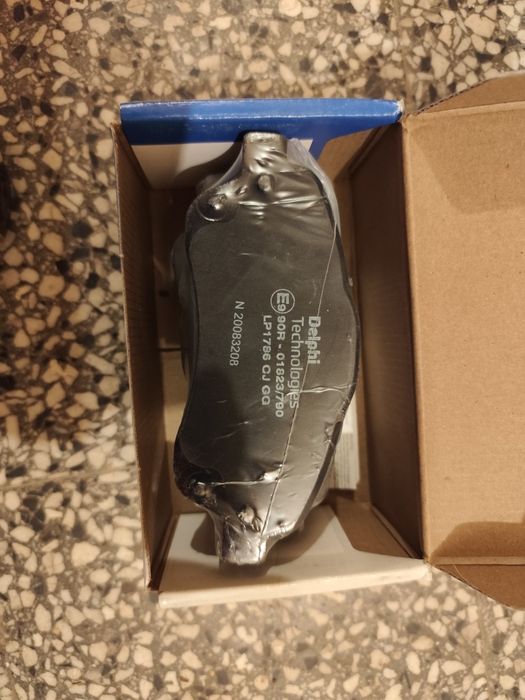 Предни накладки Delphi LP1786 за Toyota Corola Verso 2.2 D4D 136 ks