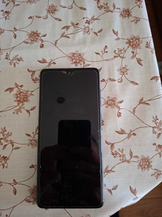 Samsung galaxy a71 128gb със калъф.протектор и зарядно с адаптер