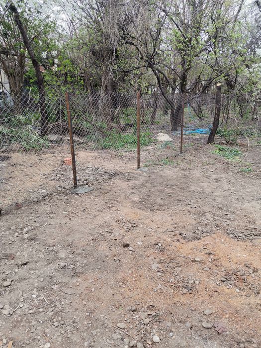 Servicii de curățare și defrișare teren de vegetație spontană... Etc.