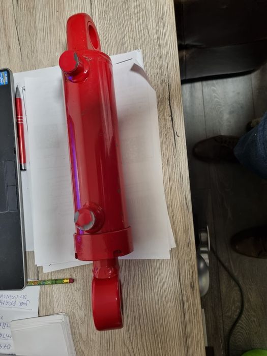 Cilindru hidraulic plug reversibil preț 450 lei buc