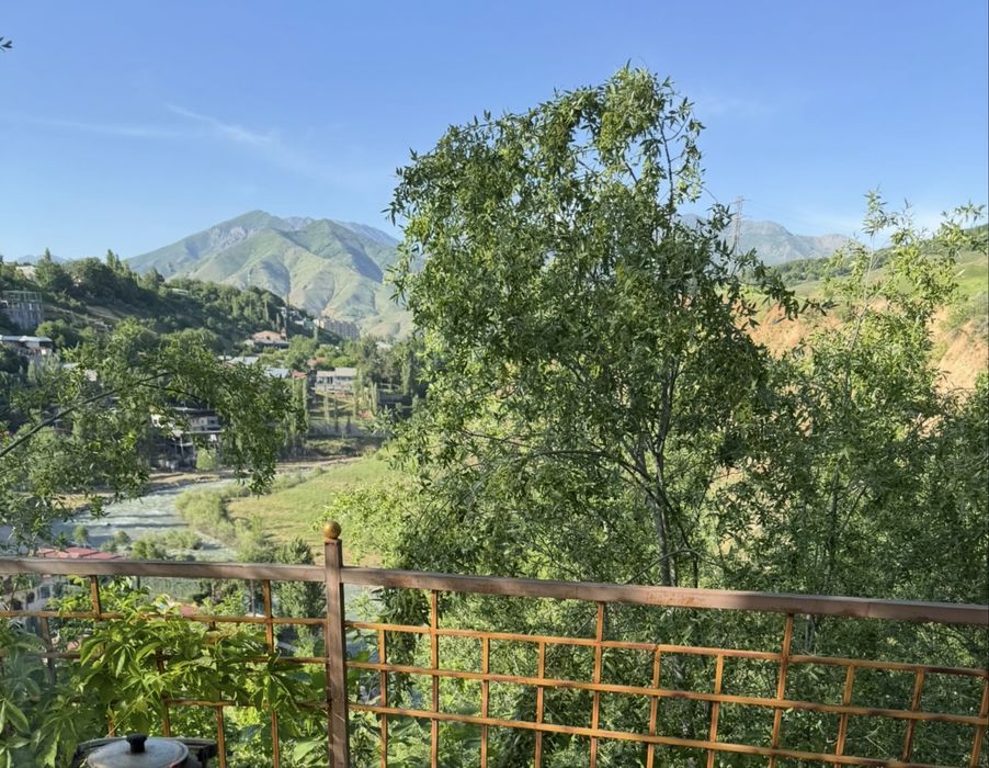 Продаётся дача с видом на угам