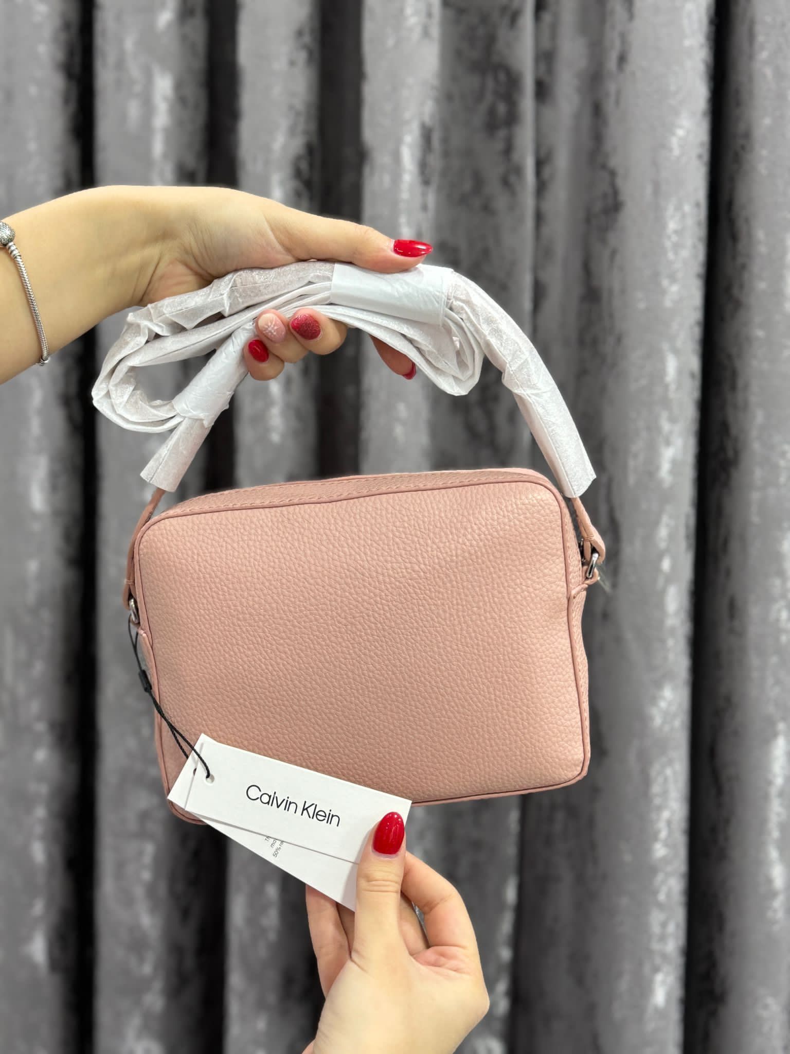 Чанта Calvin Klein през рамо