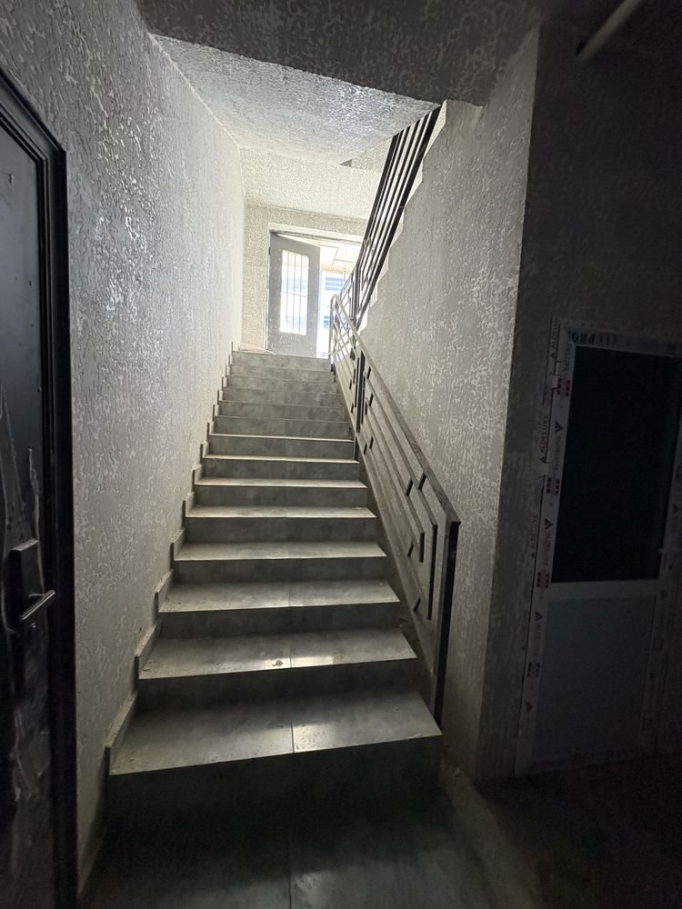 Продается квартира 2 комн махаля сабзавод