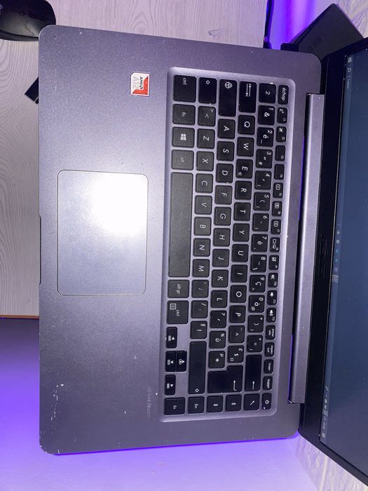 Vand laptop Asus bun
