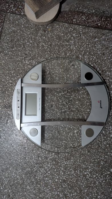 Vând cântar corporal electronic