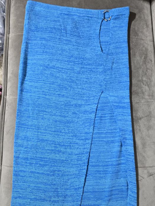 Fusta dama trendy mulata cu crapatura pe picior