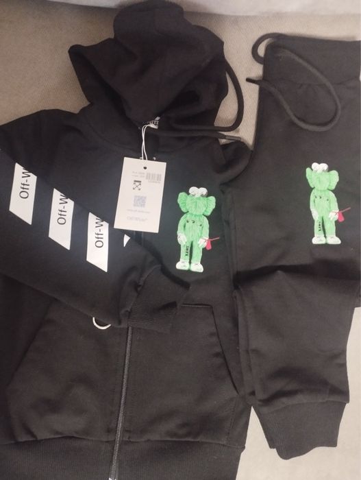 Продавам детски комплект размер 104, цена 60 лв.