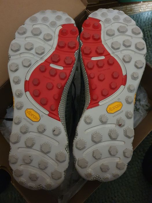 UA under armour hovr ds ridge trek