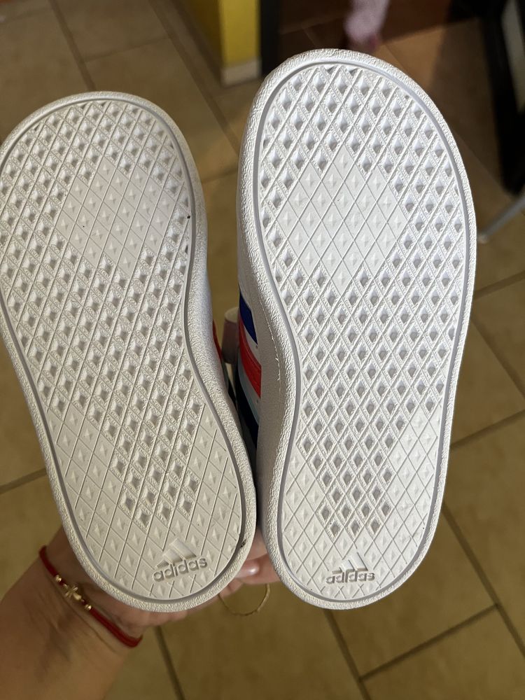 Нови, Adidas, 24 номер