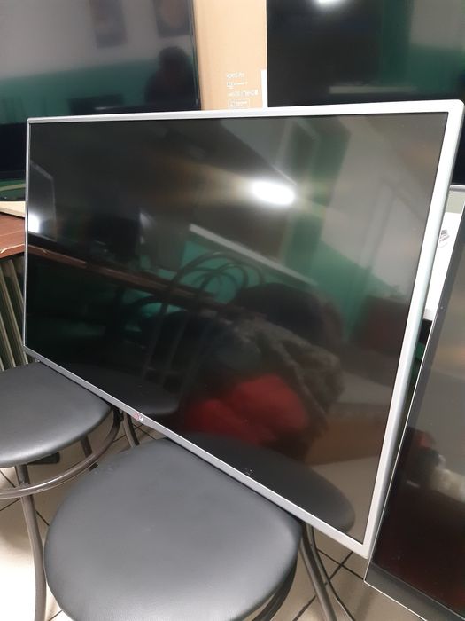 Продам большой смарт телевизор